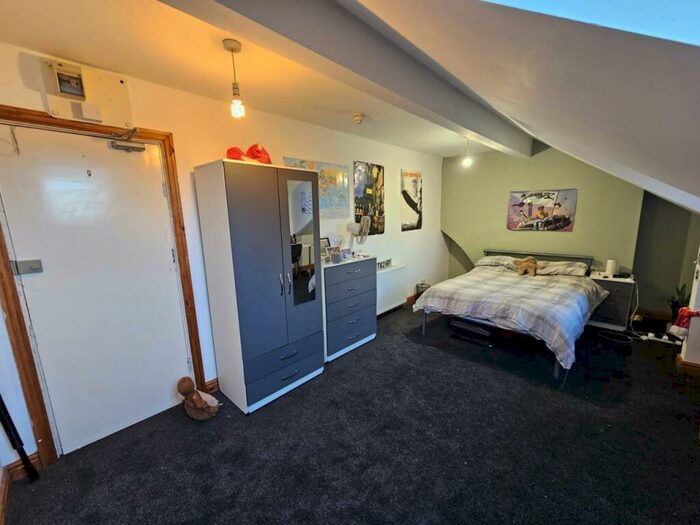 9 Bedroom House To Rent In Barrfield Road, Salford, Manchester, M6