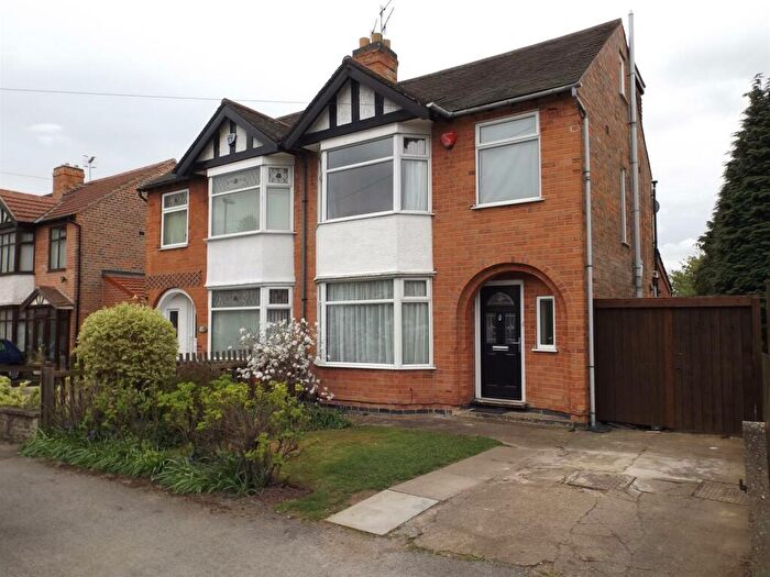 4 Bedroom Semi-Detached House To Rent In Charlbury Road, Wollaton, NG8