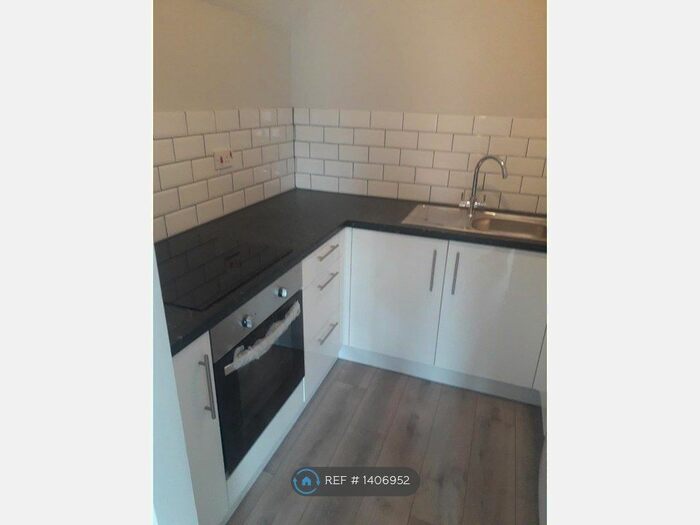 1 Bedroom Flat To Rent In Frobisher Road, Erith, DA8