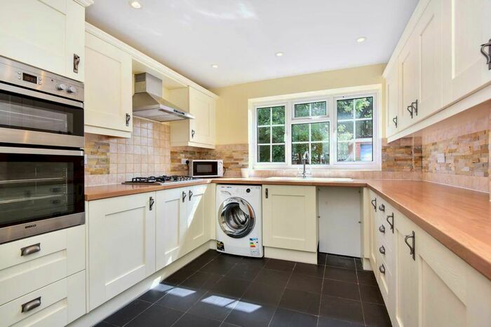 4 Bedroom Detached House To Rent In Southway, Guildford, GU2