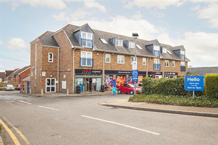 2 Bedroom Flat For Sale In Stockbridge Close, Cheshunt, Waltham Cross, EN7