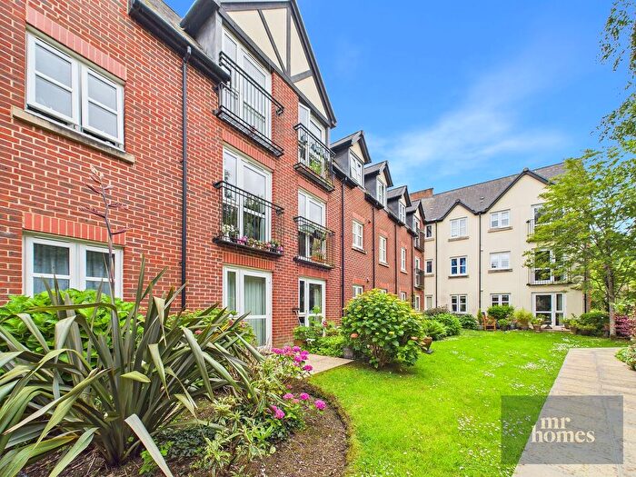 2 Bedroom Flat For Sale In Cardiff Road, Llandaff, Cardiff, CF5