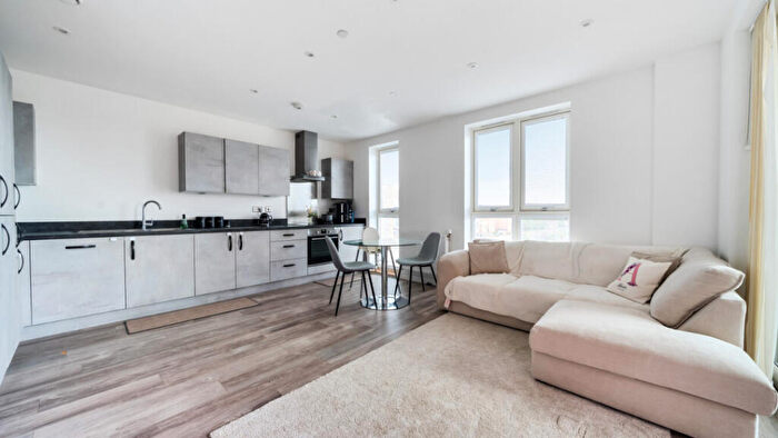 1 Bedroom Flat For Sale In Halewood Way, Rainham, RM13