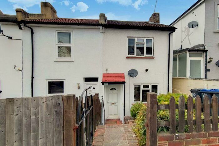 2 Bedroom End Of Terrace House To Rent In Whitehorse Road, Thornton Heath, Croydon, CR0
