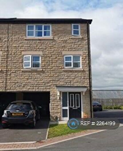 3 Bedroom End Of Terrace House To Rent In Lady Royd Close, Bradford, BD8