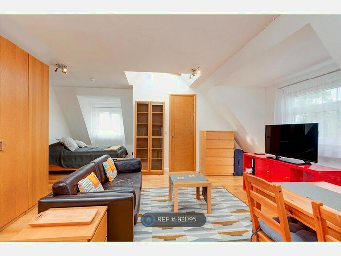 1 Bedroom Flat To Rent In The Croft, London, NW11