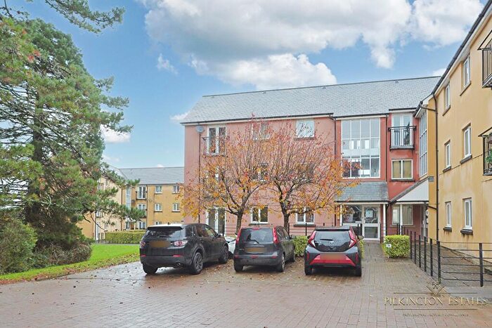 2 Bedroom Flat For Sale In Tovey Crescent, Plymouth, PL5