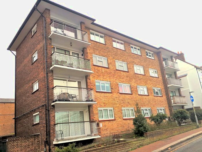 2 Bedroom Flat To Rent In Flat, Gravesend, DA12