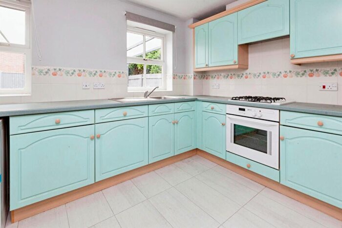 4 Bedroom Detached House For Sale In Moor Furlong, Slough, SL1