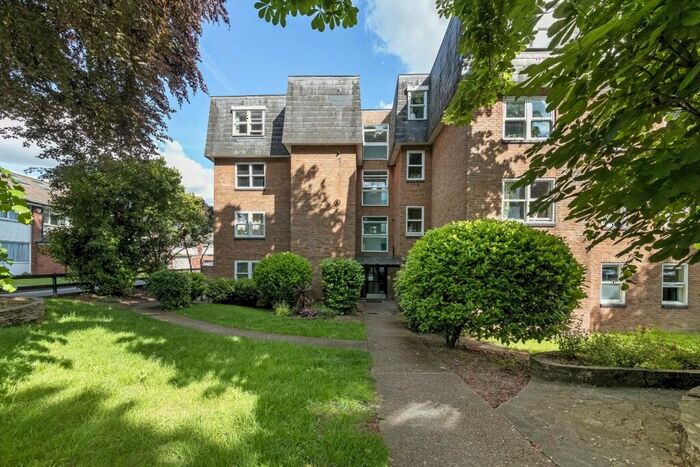 2 Bedroom Flat To Rent In Lee Park, London, SE3