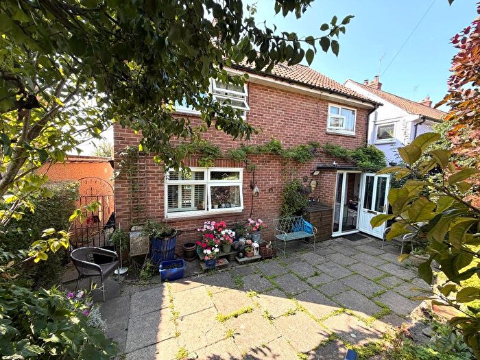 3 Bedroom Detached House For Sale In Tor View Avenue, Glastonbury, BA6