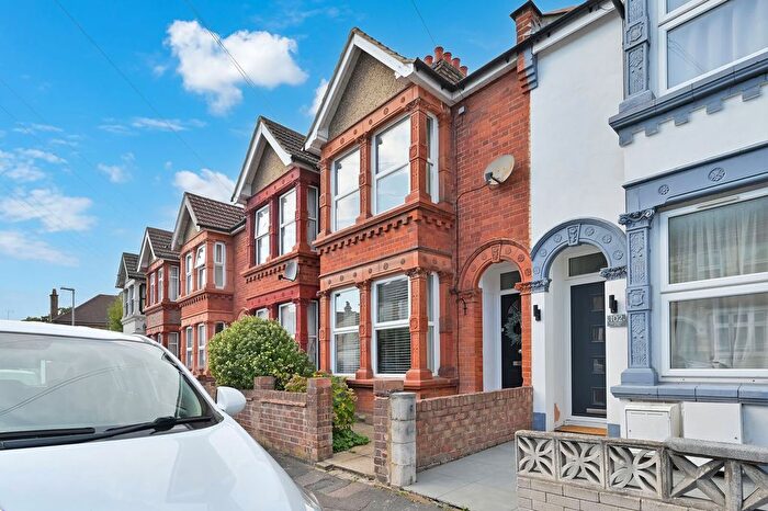 4 Bedroom Terraced House For Sale In Kensington Avenue, Watford, WD18