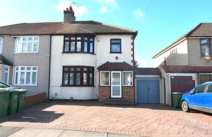 3 Bedroom Semi-Detached House To Rent In Fairlawn Avenue, Bexleyheath, DA7