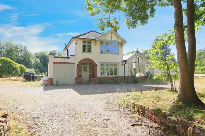 3 Bedroom Detached House For Sale In Worcester Road, Low Hill, Kidderminster, DY11