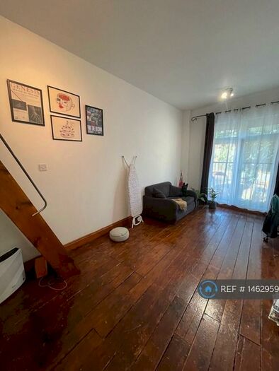 Studio To Rent In Kentish Town Road, London, NW5