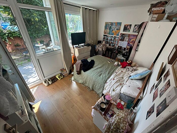 6 Bedroom Flat To Rent In Milton Close, London, SE1