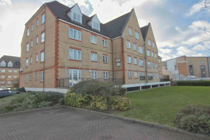 2 Bedroom Flat To Rent In Station Road, Elstree, Borehamwood, WD6
