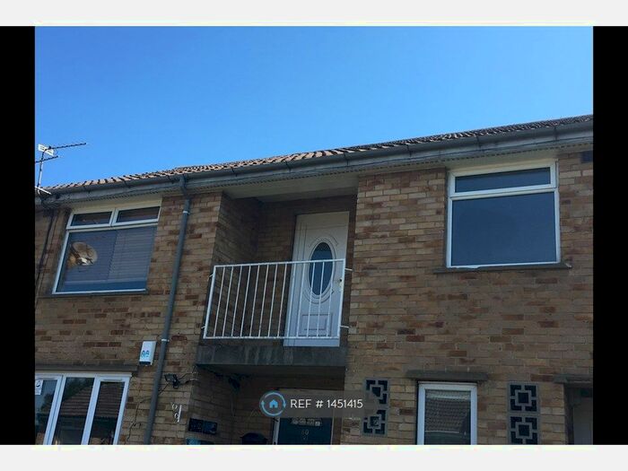 2 Bedroom Flat To Rent In Stubbing Way, Shipley, BD18