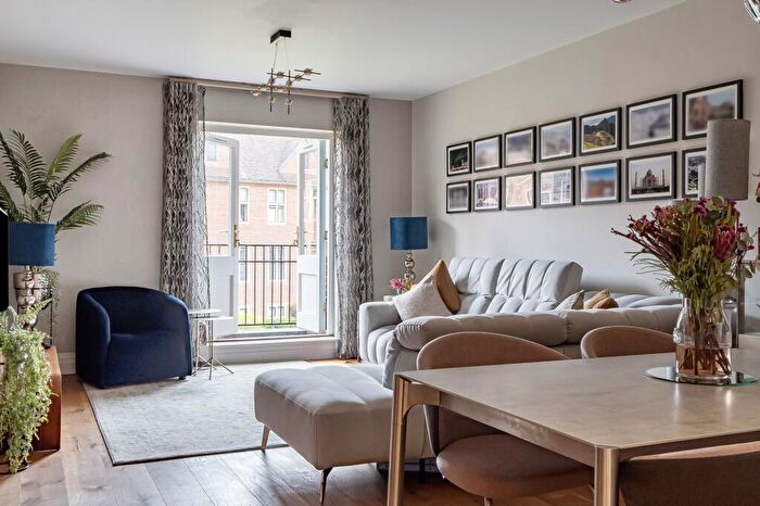 2 Bedroom Apartment For Sale In Kings Drive, Midhurst, GU29