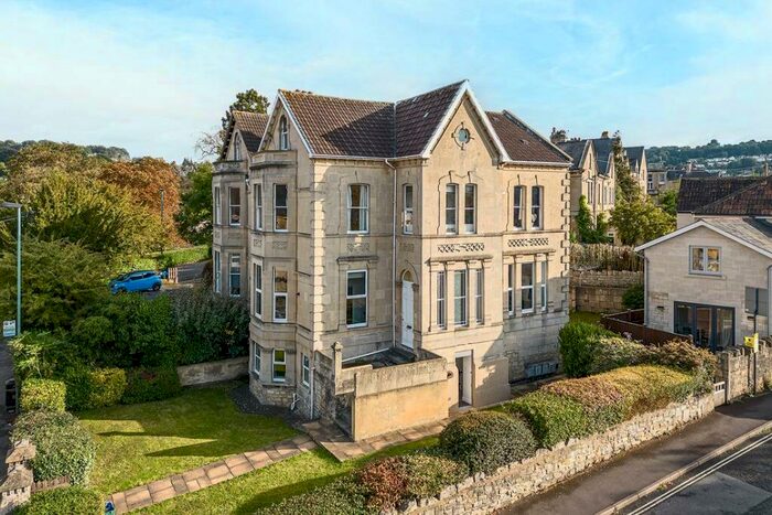 2 Bedroom Apartment To Rent In Lower Oldfield Park, Bath, BA2