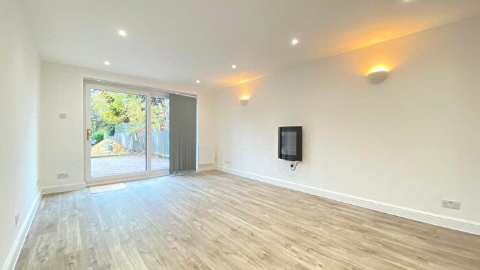 1 Bedroom Apartment To Rent In Chelwood Lodge, Christchurch Avenue, Finchley, London, N12