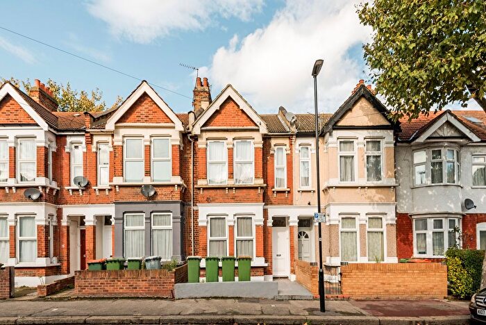 2 Bedroom Flat To Rent In Rectory Road, Manor Park, London, E12