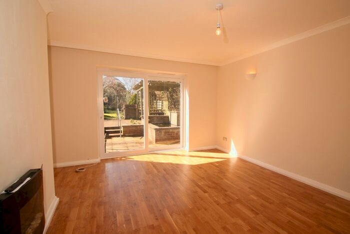 2 Bedroom Flat To Rent In Cumberland Road, Bromley, BR2