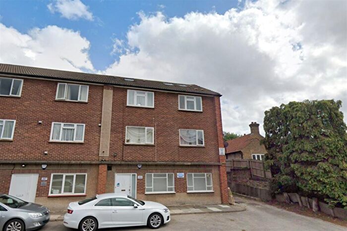 2 Bedroom Flat To Rent In Crescent Road, Barnet, EN4