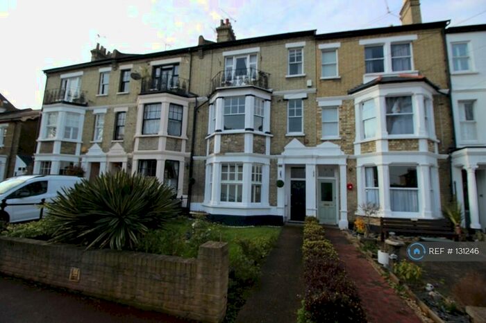 2 Bedroom Flat To Rent In Southend On Sea, Southend-On-Sea, SS1