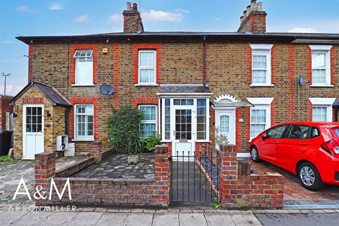 2 Bedroom Cottage For Sale In Tanners Lane, Barkingside, IG6