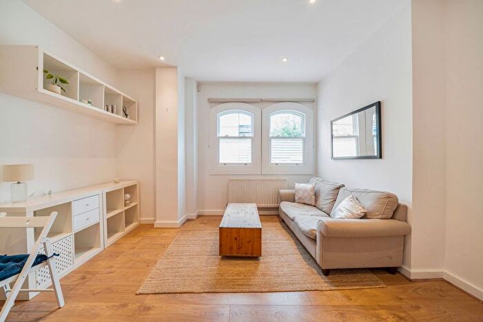 1 Bedroom Flat For Sale In Pacific Mews, Brixton, London, SW9