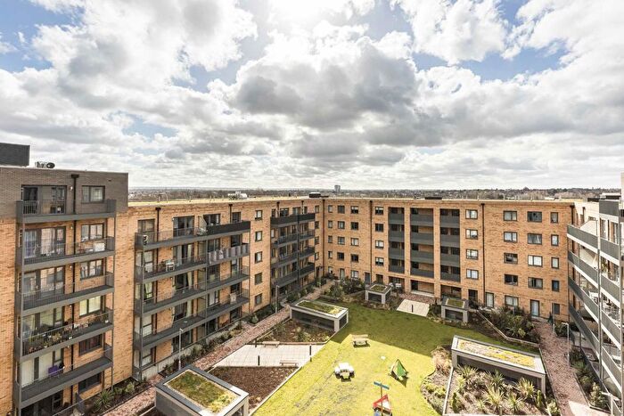 1 Bedroom Flat To Rent In Powdermill Close, New Malden, KT3