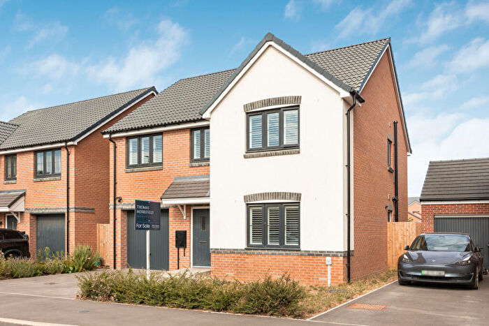 4 Bedroom Detached House For Sale In Armstrong Avenue, Wantage, OX12