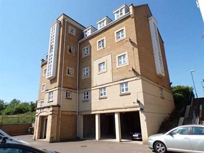 2 Bedroom Apartment To Rent In Sandpiper Close, Greenhithe, DA9