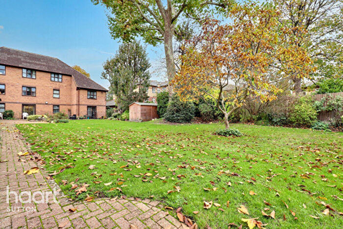 1 Bedroom Apartment For Sale In Holmwood Gardens, Wallington, SM6