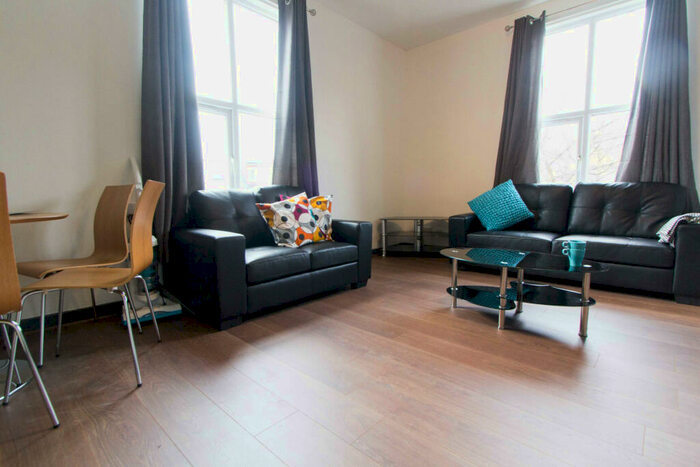 5 Bedroom House To Rent In Hyde Park Terrace, Leeds, LS6