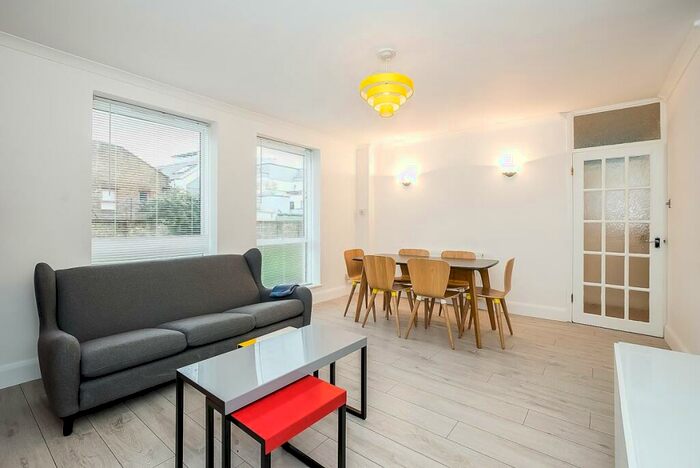 1 Bedroom Flat To Rent In Camden Walk, London, N1