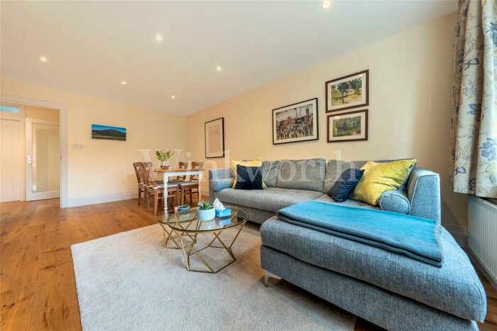 2 Bedroom Apartment To Rent In Golders Green Crescent, London, NW11