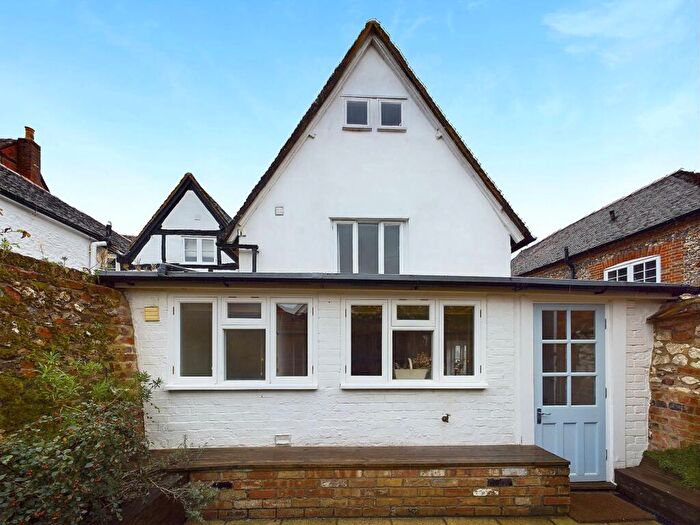 3 Bedroom Town House To Rent In High Street, Watlington, OX49