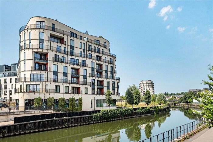 2 Bedroom Flat For Sale In Victoria Bridge Road, Bath, Somerset, BA2