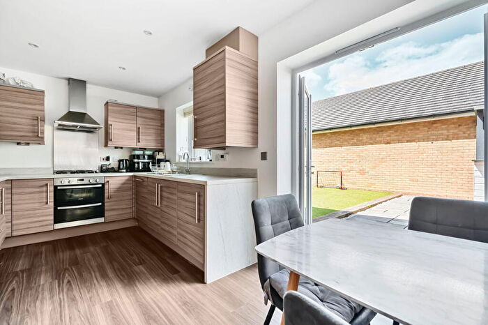 3 Bedroom Detached House For Sale In Detached Home With En-Suite & Driveway For Cars - Flora Way, ME3