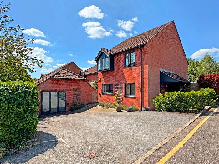 3 Bedroom Detached House For Sale In The Copse, Amersham, HP7