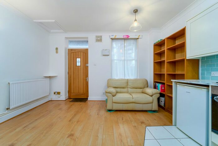 1 Bedroom Maisonette To Rent In High Street, Stanwell, Staines, TW19