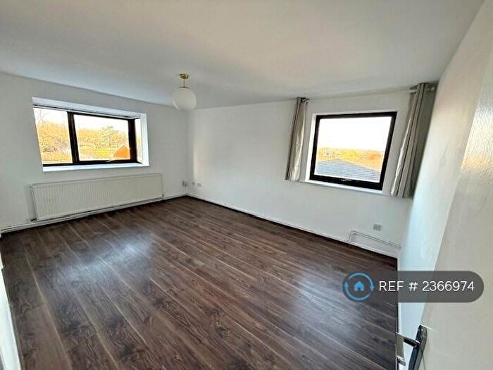 2 Bedroom Flat To Rent In St. Matthews Court, London, N10