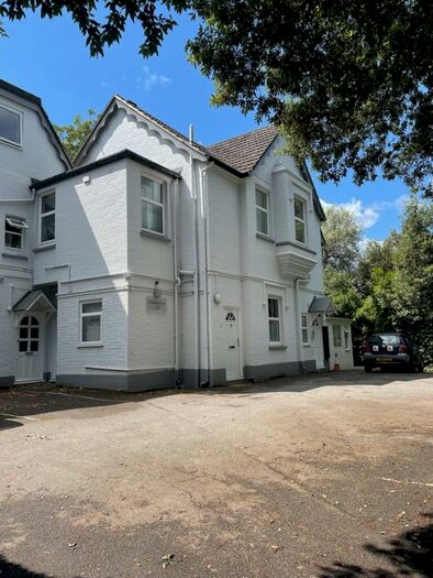 1 Bedroom Flat To Rent In Ground Floor One Bedroom Flat - Parking - Garden Area £., BH1