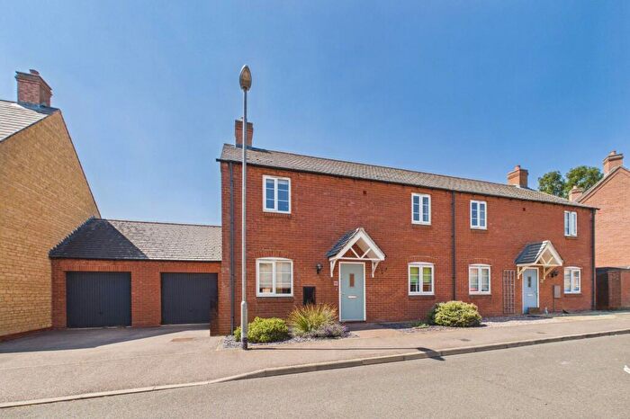 3 Bedroom Semi-Detached House For Sale In Freemans Way, Greens Norton, NN12