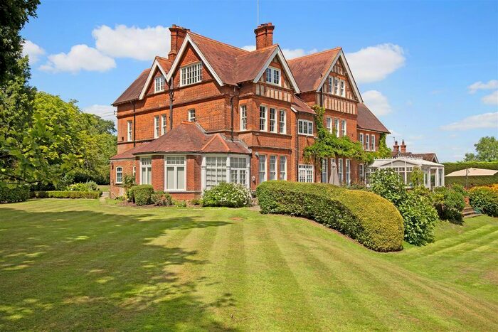 4 Bedroom Flat For Sale In Ponsbourne Manor, Newgate Street Village, SG13
