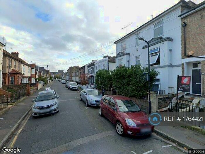 2 Bedroom Flat To Rent In Darnley Street, Gravesend, DA11