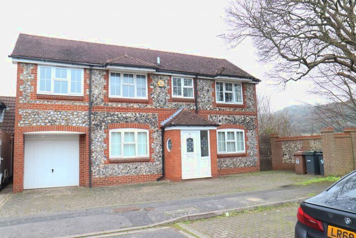 4 Bedroom Detached House To Rent In Foxhill, Luton, LU2