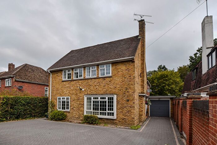 5 Bedroom Detached House For Sale In Prospect Avenue, Farnborough, Hampshire, GU14